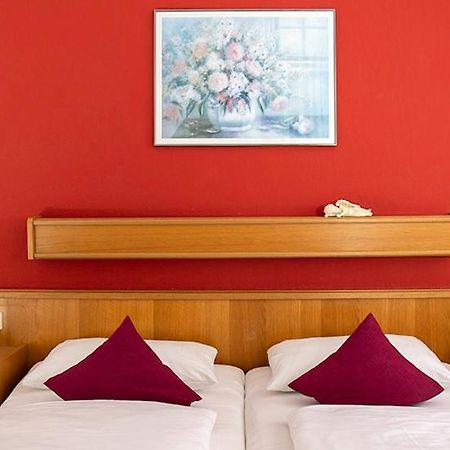 Hotel Garni Zum Hirschen イプホーフェン エクステリア 写真