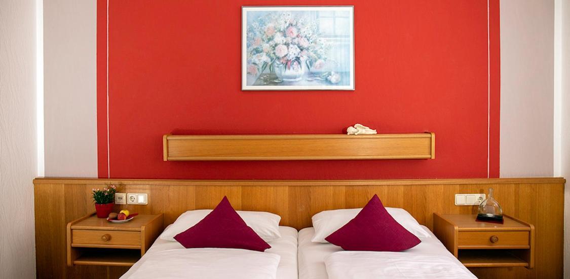 Hotel Garni Zum Hirschen イプホーフェン エクステリア 写真