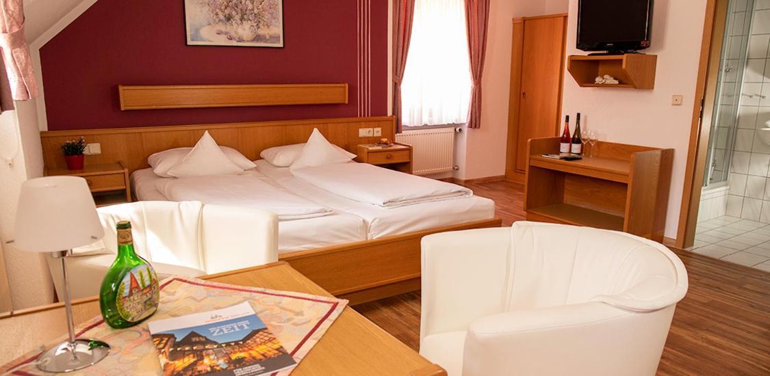 Hotel Garni Zum Hirschen イプホーフェン エクステリア 写真