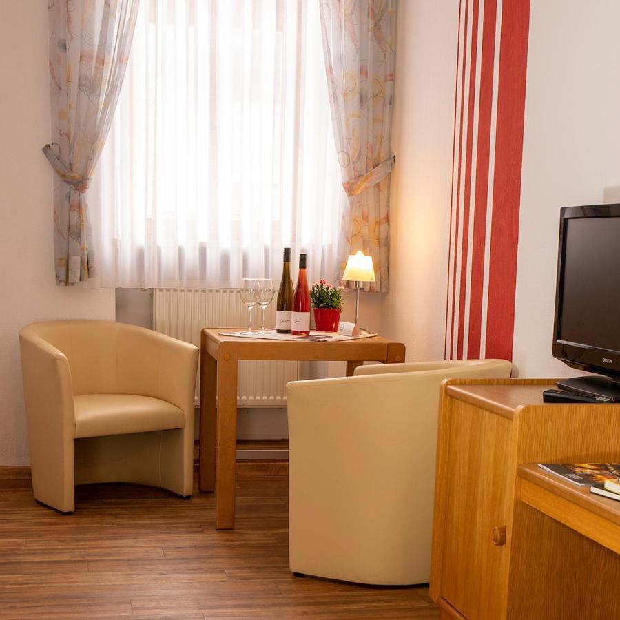 Hotel Garni Zum Hirschen イプホーフェン エクステリア 写真