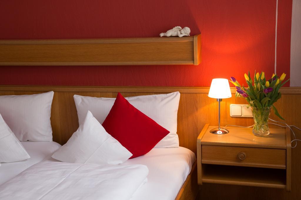 Hotel Garni Zum Hirschen イプホーフェン エクステリア 写真