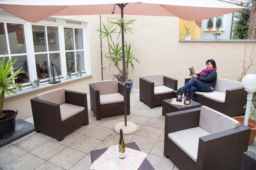 Hotel Garni Zum Hirschen イプホーフェン エクステリア 写真